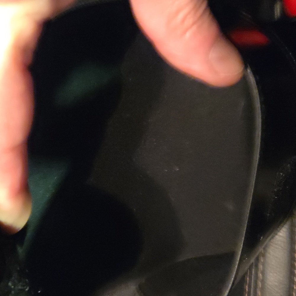 Fendi sunglasses case - Picture 3 of 5